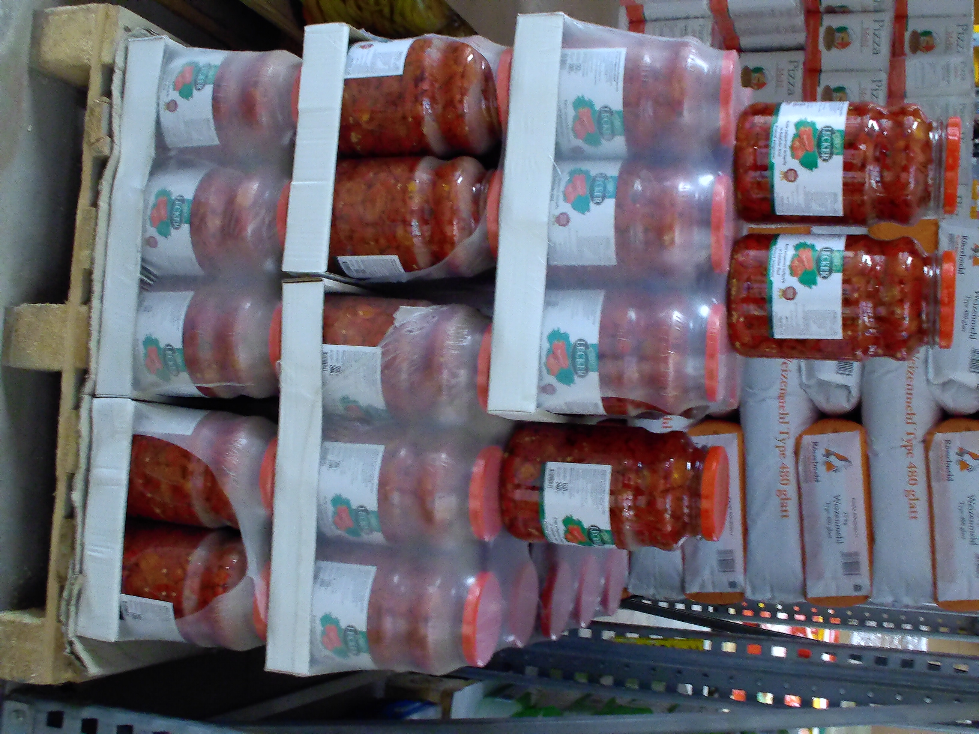 Rote Jalapeños geschnitten scharf  